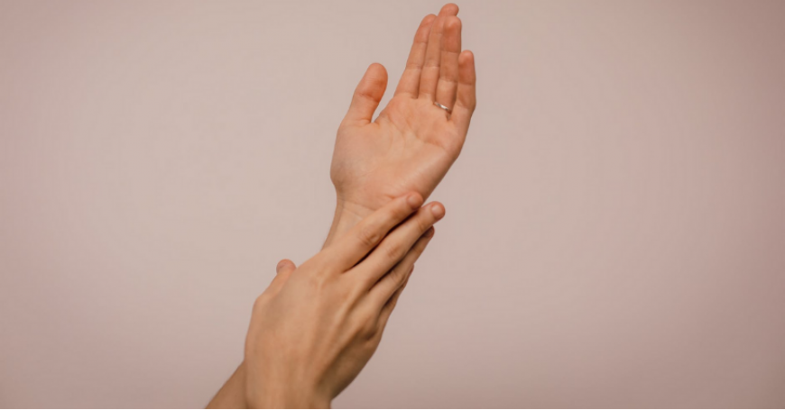 Problemi di salute che ci rivelano le nostre mani